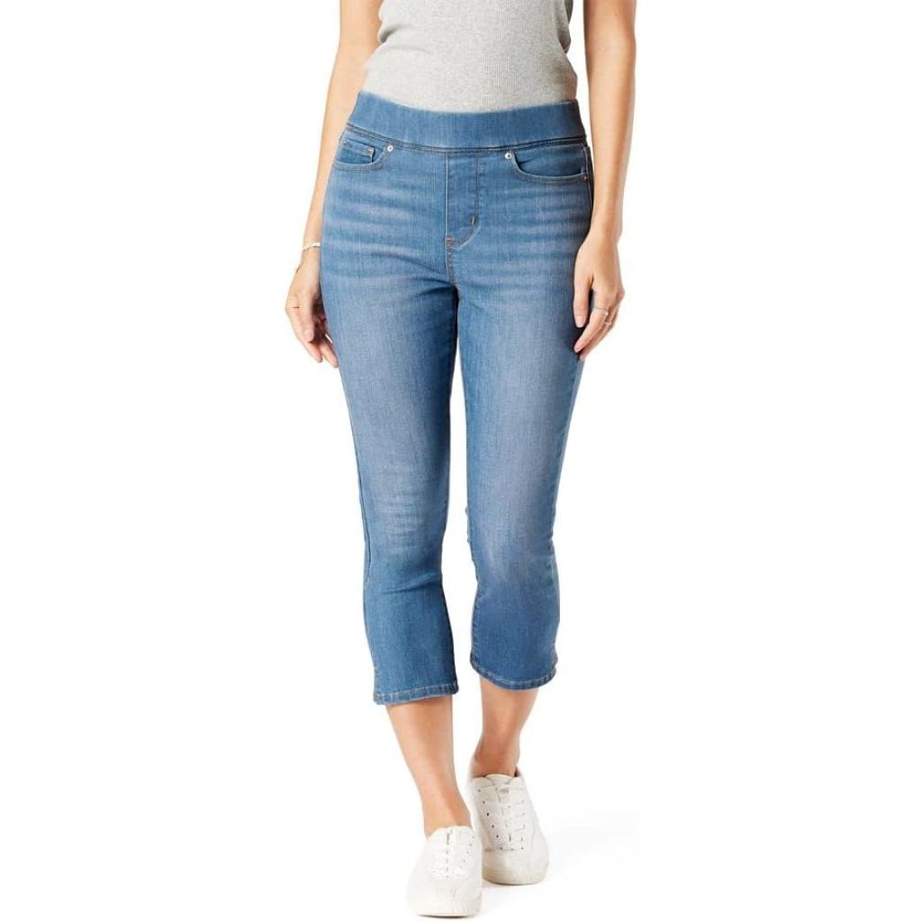 Levi Strauss Signature Gold Womens Totally Shaping Pull on Capri - 10 | W30
