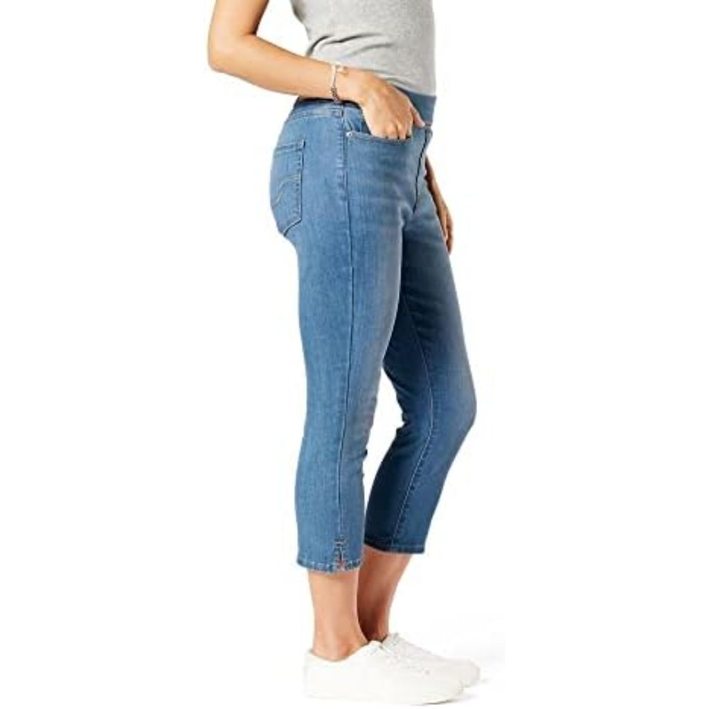 Levi Strauss Signature Gold Womens Totally Shaping Pull on Capri - 10 | W30
