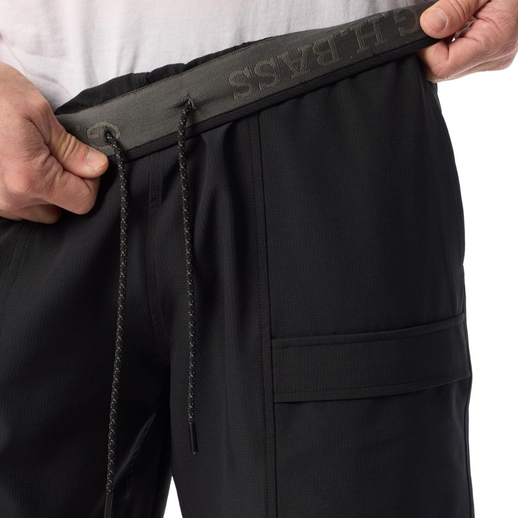 BASS OUTDOOR Men's Quick Dry Pull On Cargo Everyday Shorts - Caviar, Large