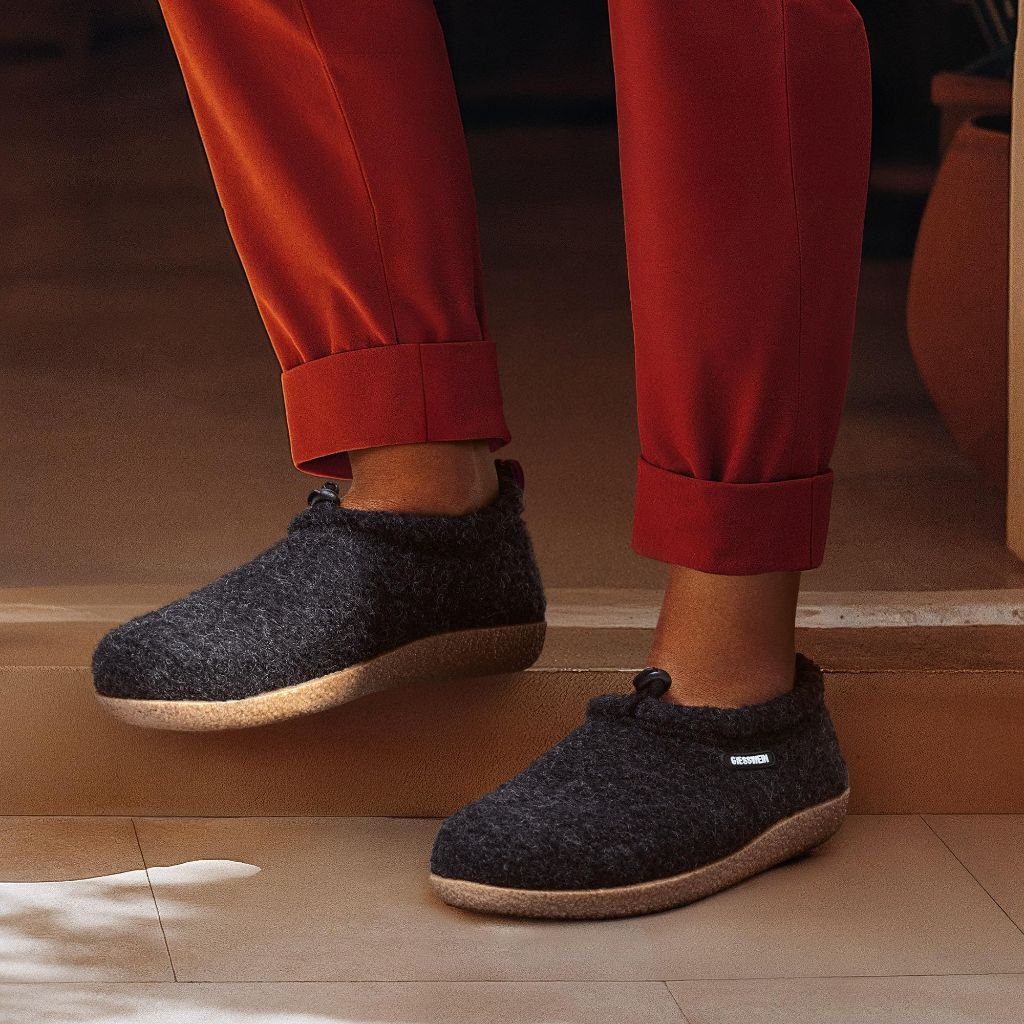 SZ 13, Giesswein Slipper Vent - Closed Felt Slippers Unisex, Anti-Slip Sole, Warm Mules with Replaceable Footbed