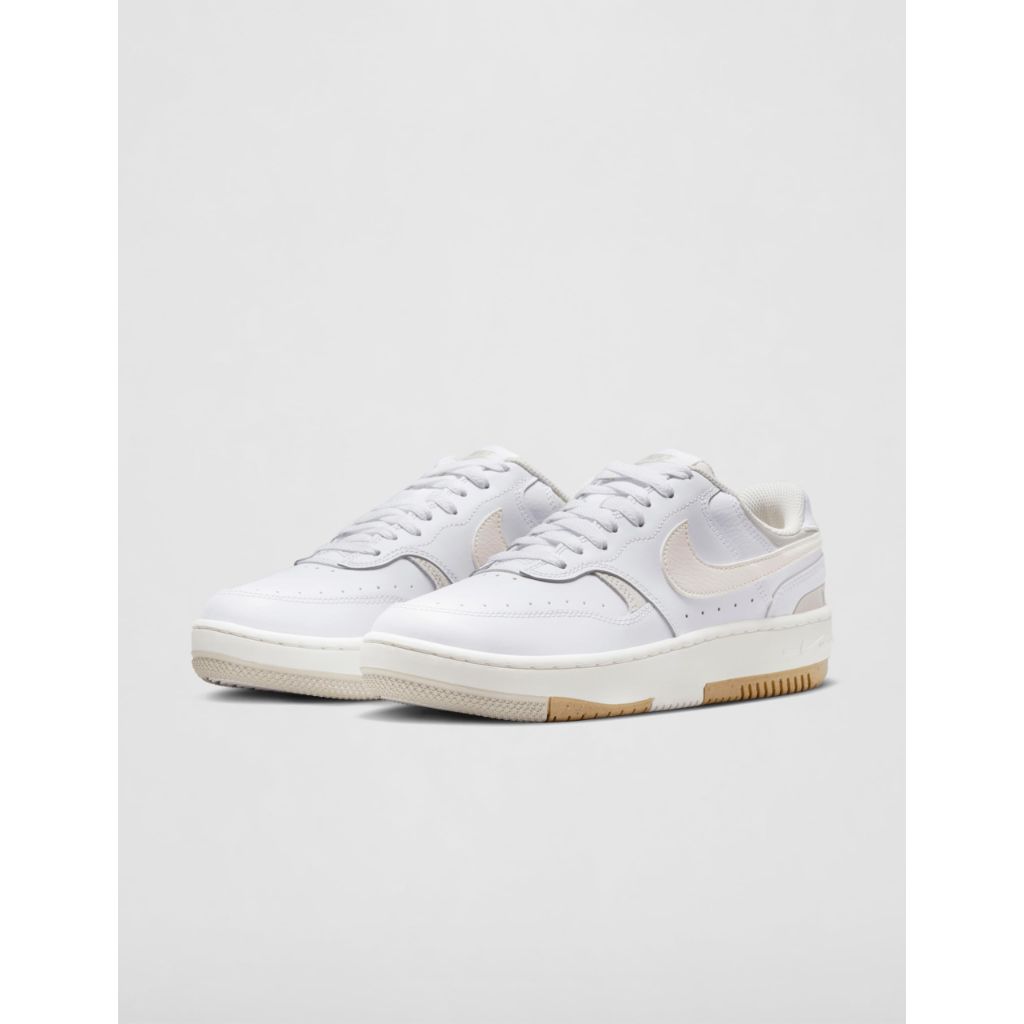 Nike Women's Gamma Force Sneaker, White/Light Bone/Sanddrift, Size 5