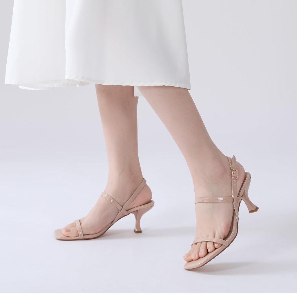 SZ 9.5 Gorfen Strappy Kitten Heels | Nude