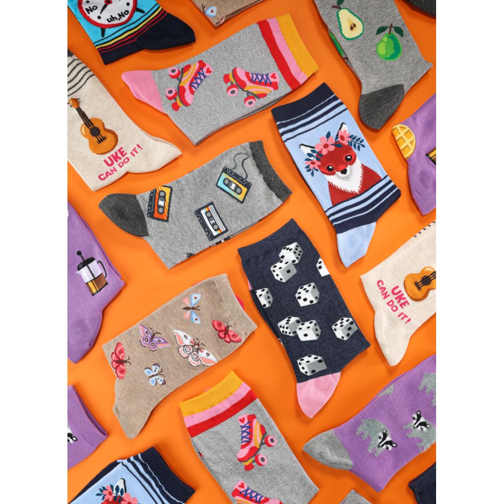 Hot Sox Women's Paris Luggage Tag Crew Socks 1 Pair Pack, White, Women's Shoe Size 4-10