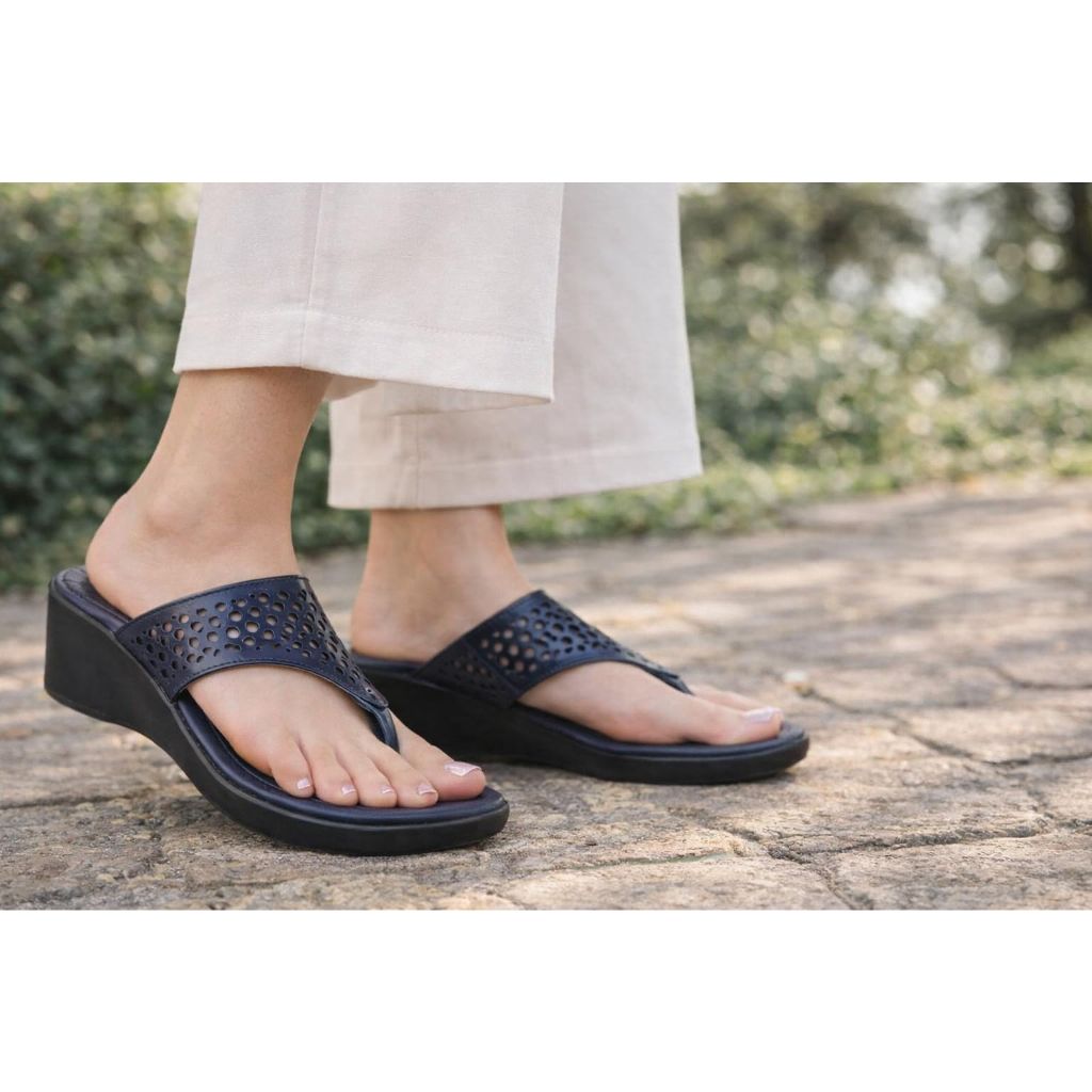 BATA Wedges Heeled Sandals for Women, 7 (US)