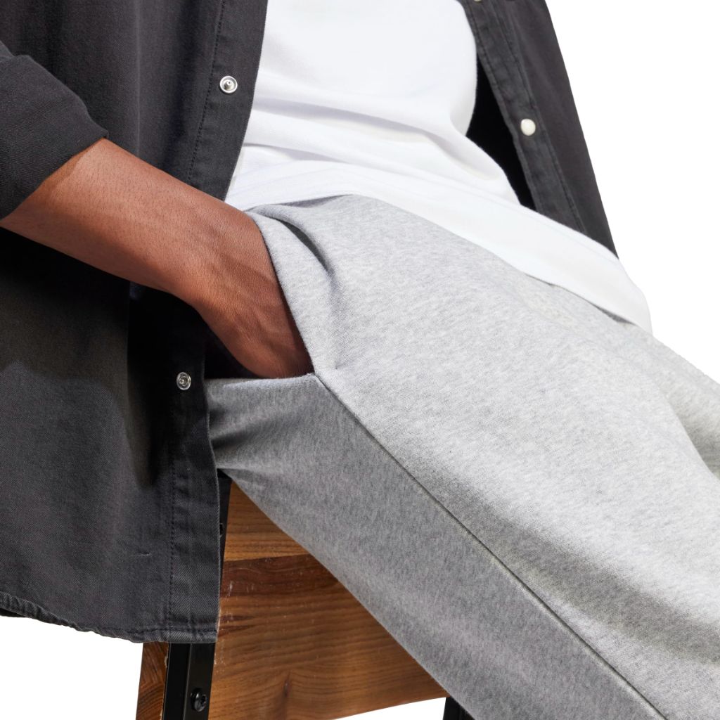 Adidas Mens Essentials Fleece Tapered Cuff Big Logo Pants, Medium Grey Heather, 4X-Large, Tall 2 Inches