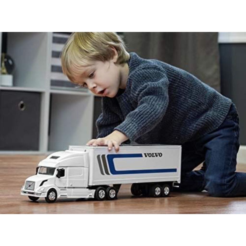Wheel Master Volvo VN-780 Tractor Trailer, with Functions, Pre Built Semi,