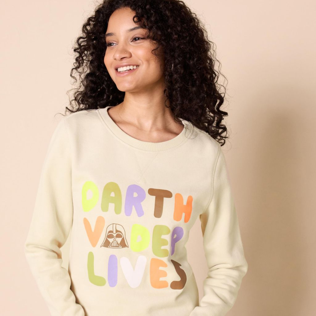 SZ M, Amazon Essentials  Women's Long Sleeve Fleece Crew Sweatshirts, Star Wars Vader