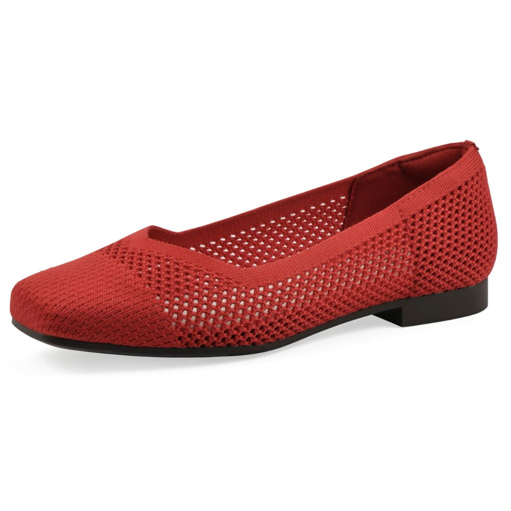 Cliffs by White Mountain Women's Beslee Red/Fabric 9 Medium