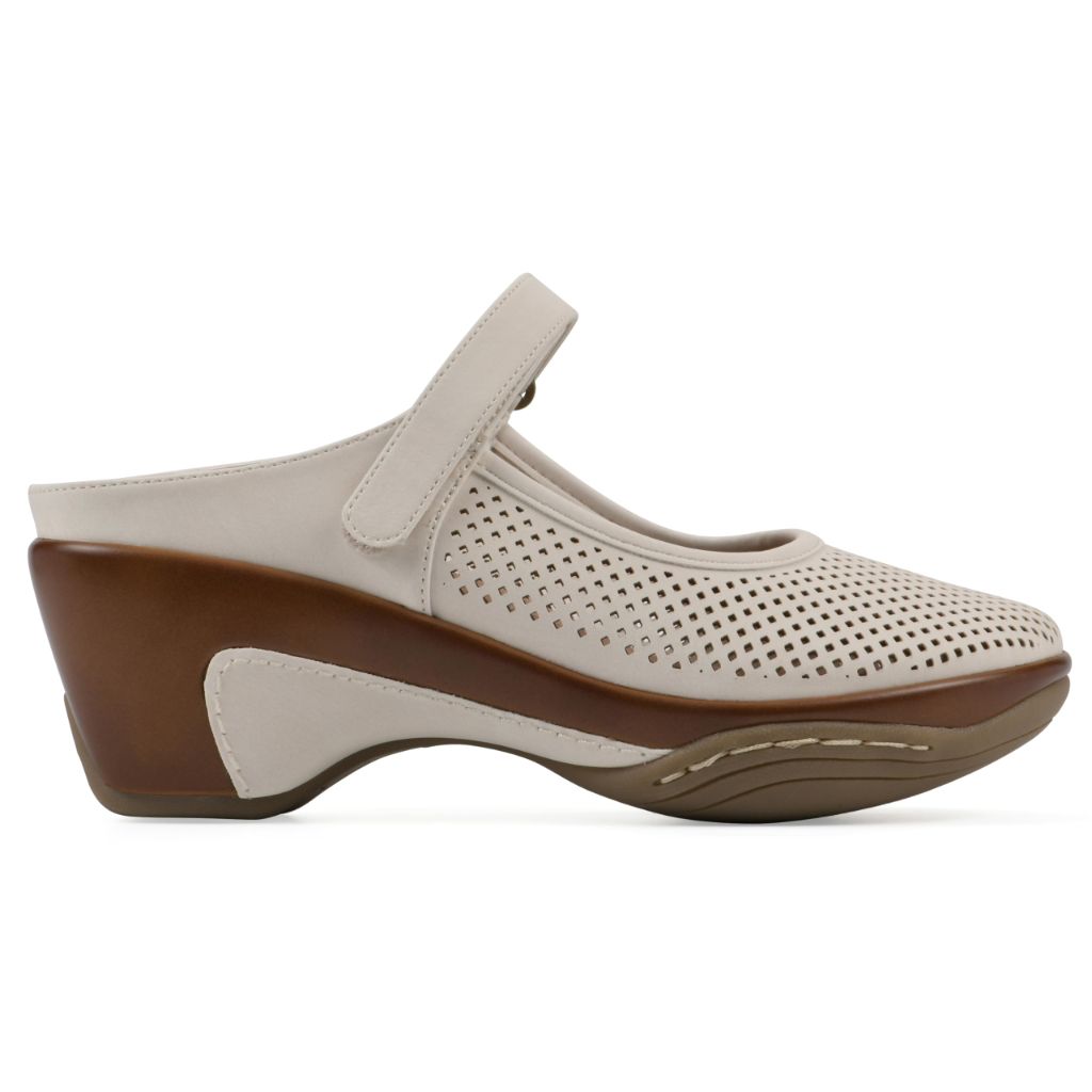 WHITE MOUNTAIN Women's Vinto 2 Heeled Mary Jane Clog, Eggshell/Sueded/Smooth, 9 W