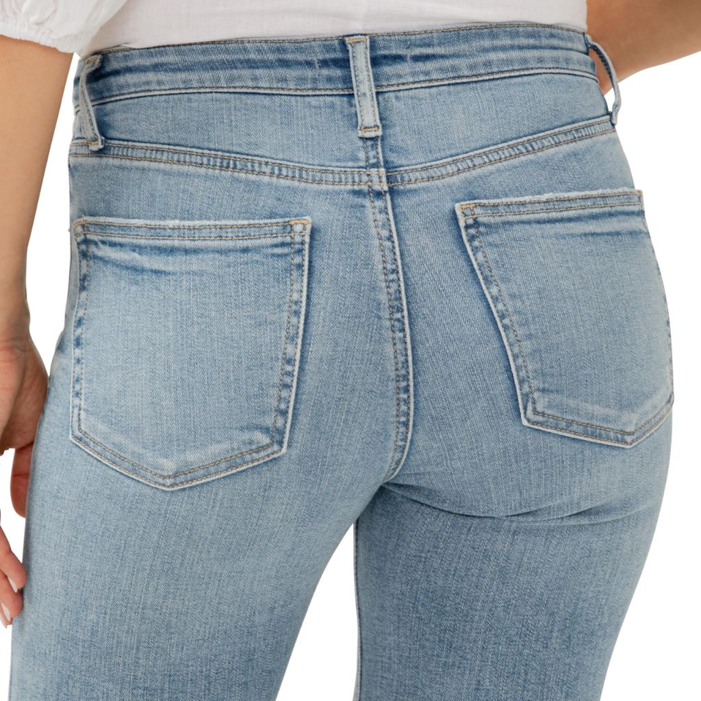 Silver Jeans Co. Women's Most Wanted Mid Rise Straight Leg Crop Jeans, Med Indigo, 30W x 27L
