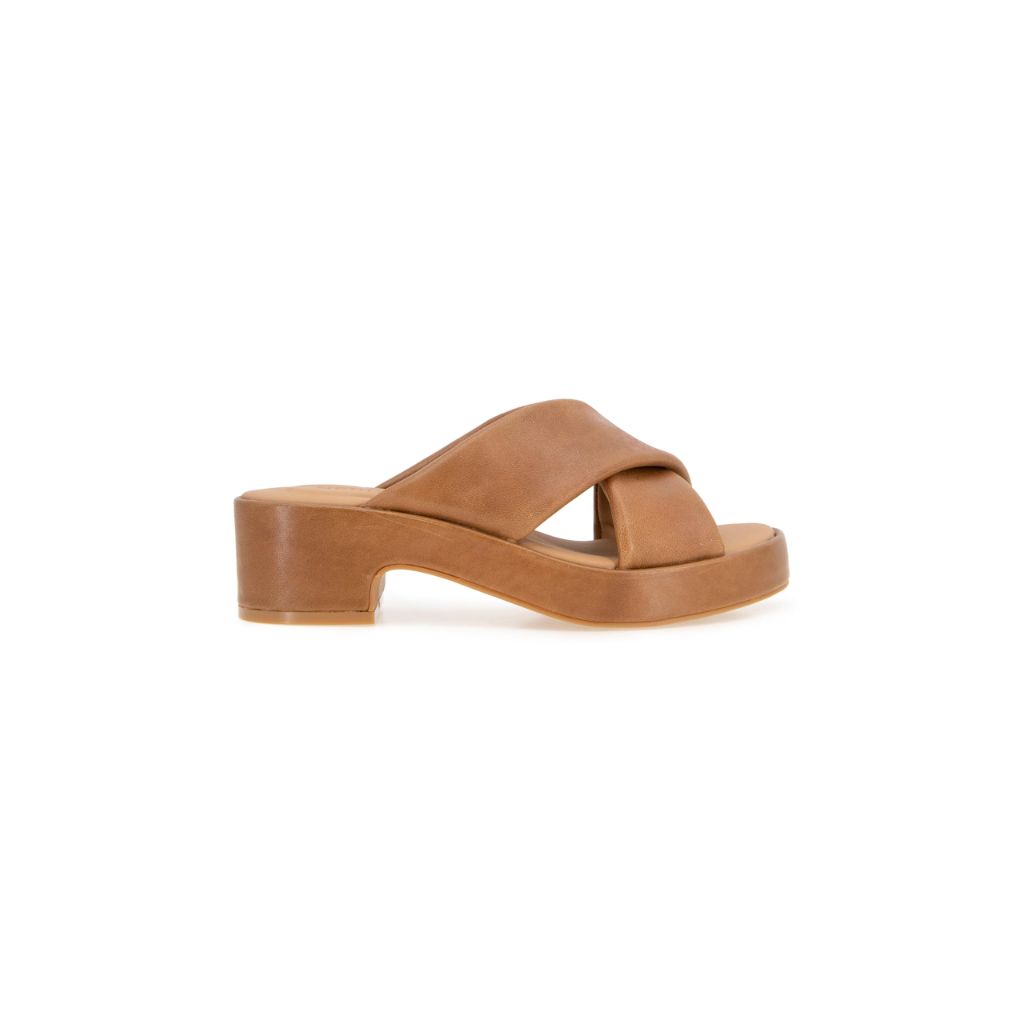 Gentle Souls by Kenneth Cole Women's River Sandal, Luggage Leather, 6