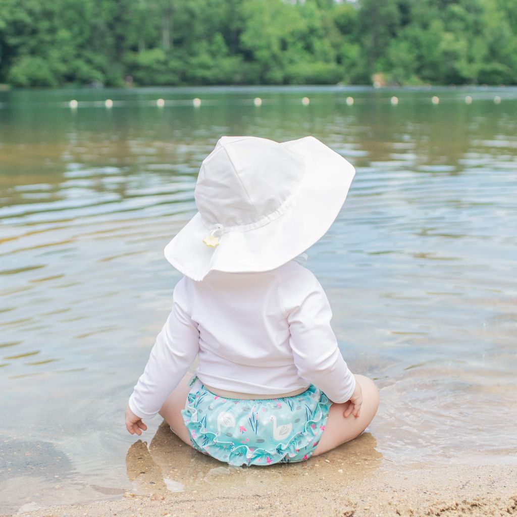 I play. by green sprouts Baby & Toddler Brim Sun Protection Hat | All-day UPF 50+ sun protection for head, neck, & eyes, White, 9-18 Months