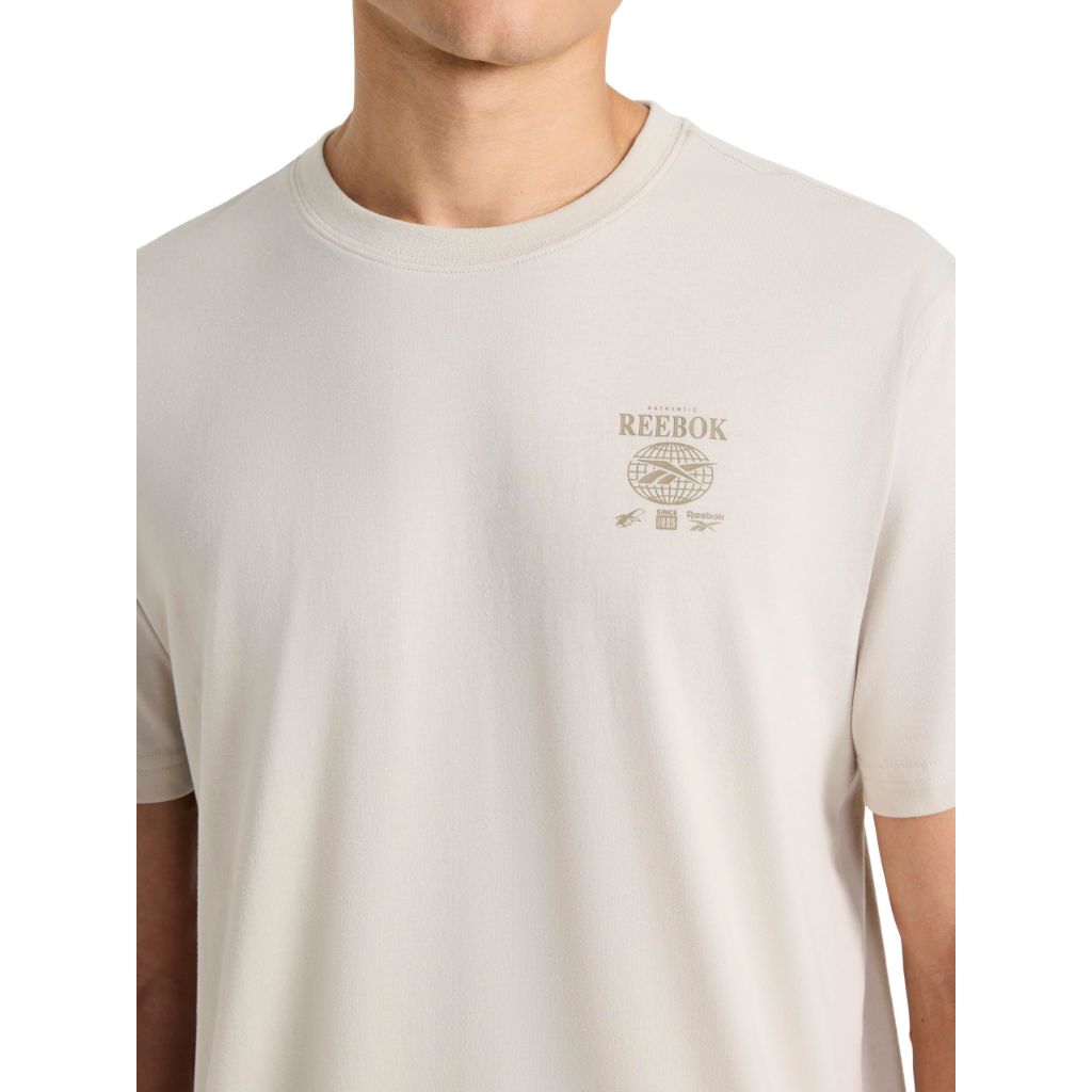Reebok Men’s Globe Short Sleeve Crewneck T-Shirt, Standard Fit, Lightweight Cotton-Poly Fabric, Silver Cloud, Medium