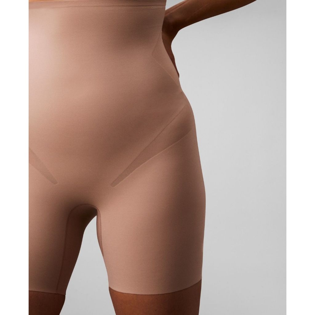 Calvin Klein Women's Stay-Put Stretch Short - Neutral - L