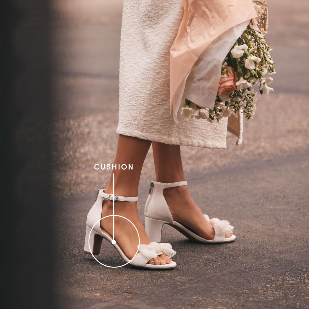 LifeStride Womens Florence Bow Heeled Sandal White 9 M