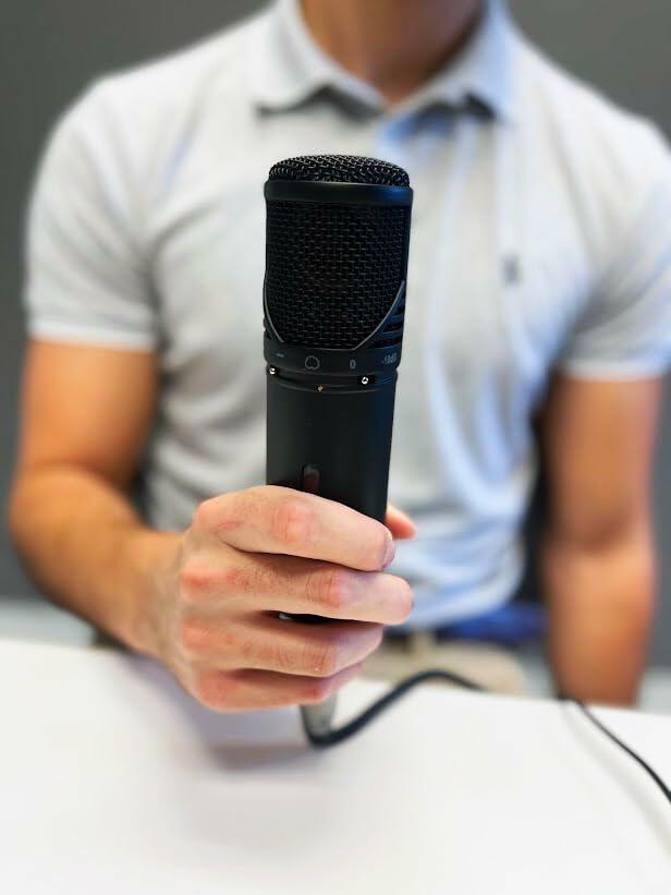 ROQ Audio M10C 34mm Diaphram XLR Condenser Microphone with Shock Mount, Black