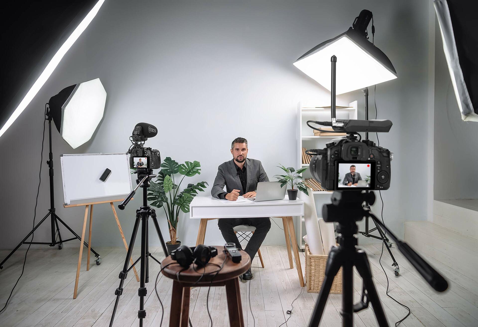 Boya BY-WFM12 VHF Wireless Microphone System, Omnidirectional Lavalier