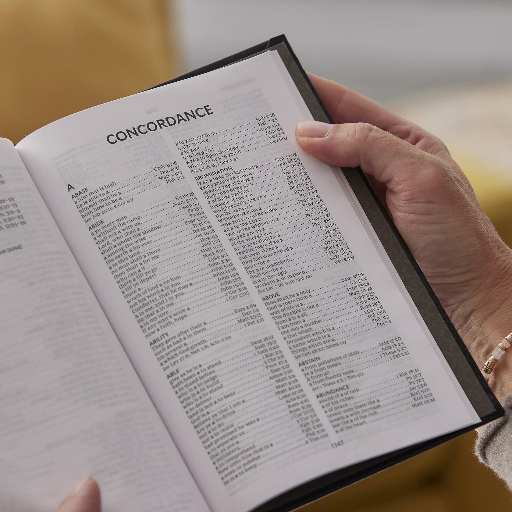 KJV Compact Center-Col Ref Bible, Purple Leathersoft, Comfort Print, Thumb Index