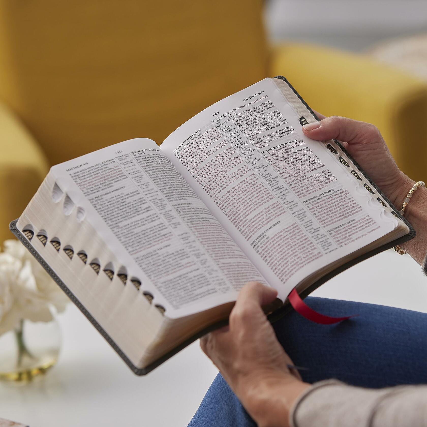 KJV Compact Center-Col Ref Bible, Purple Leathersoft, Comfort Print, Thumb Index