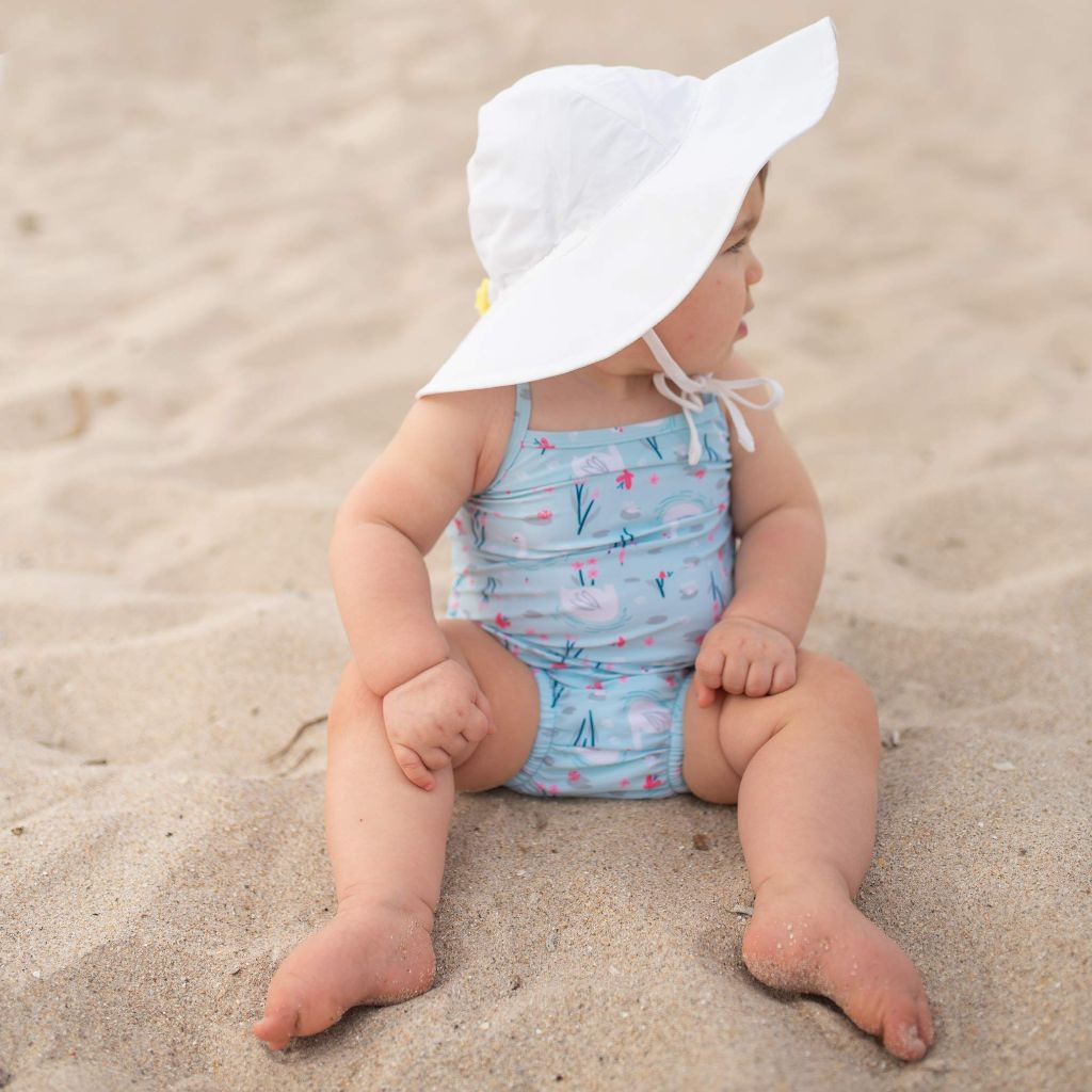 I play. by green sprouts Baby & Toddler Brim Sun Protection Hat | All-day UPF 50+ sun protection for head, neck, & eyes, White, 9-18 Months