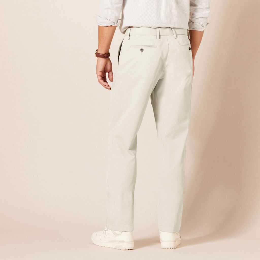 Amazon Essentials Men's Classic-Fit Wrinkle-Resistant Flat-Front Chino Pant, Stone, 32W x 33L