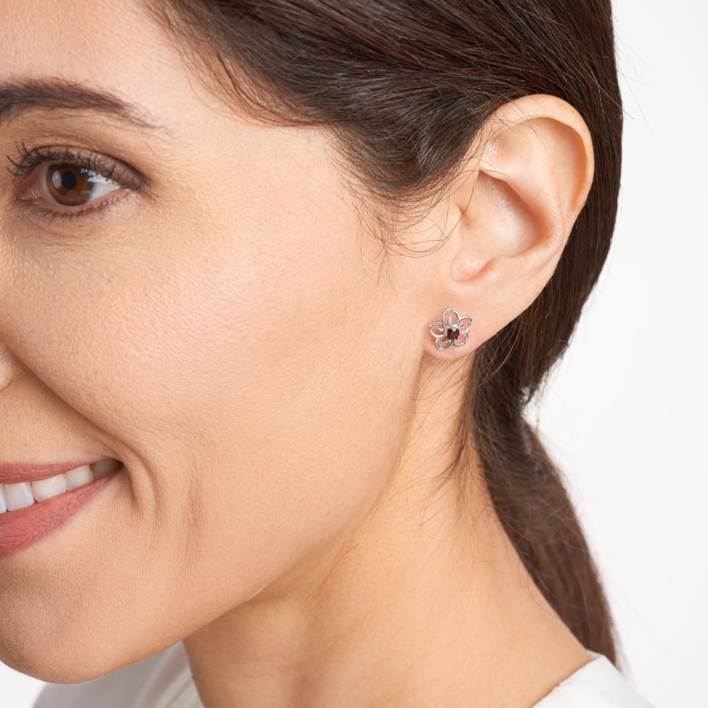 Amazon Essentials Sterling Silver Garnet Flower Stud Earrings
