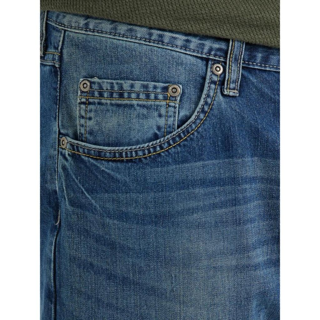 Wrangler Authentics Men's Relaxed Fit Boot Cut Jean, Medium Indigo, 31W x 30L