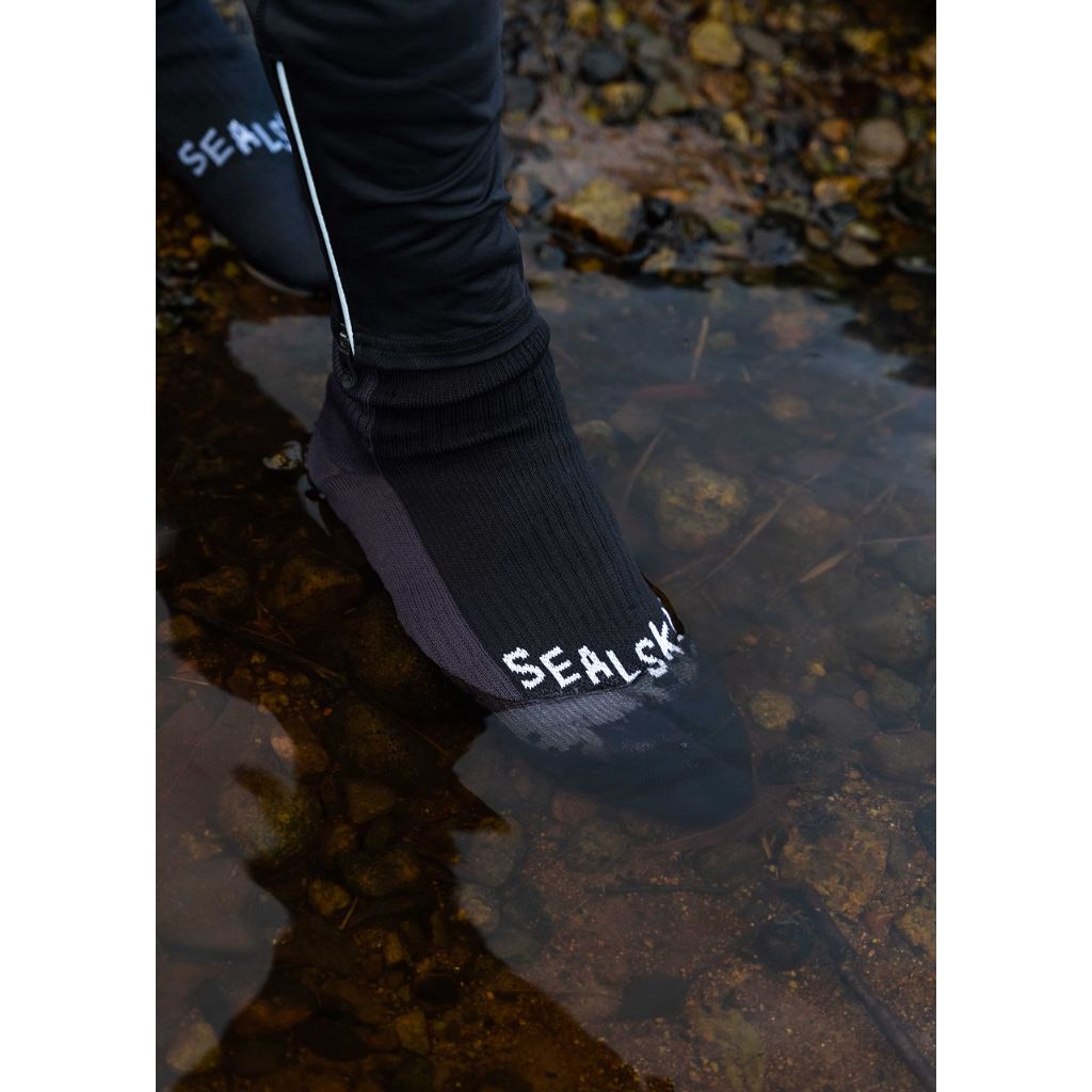 SEALSKINZ Unisex Waterproof Extreme Cold Weather Mid Length Merino Wool Lined Socks - Black/Gray, Large