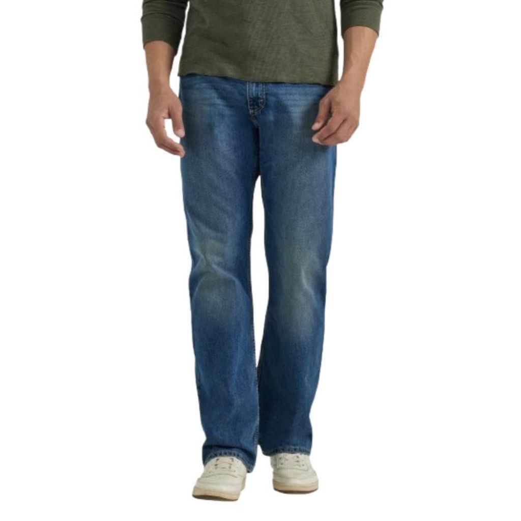 Wrangler Authentics Men's Relaxed Fit Boot Cut Jean, Medium Indigo, 31W x 30L