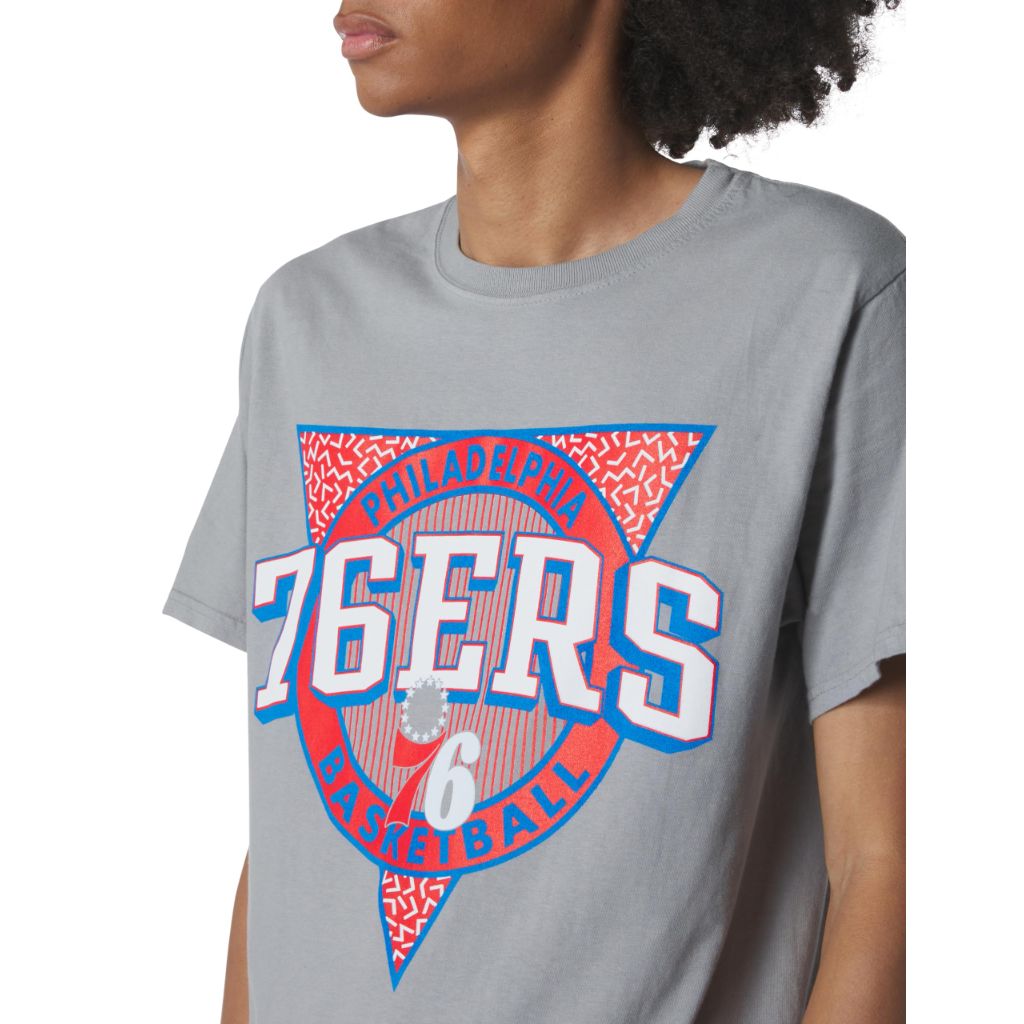 SZ M, Blue 84- Toronto Raptors T-Shirt Ringspun Triblock Gray