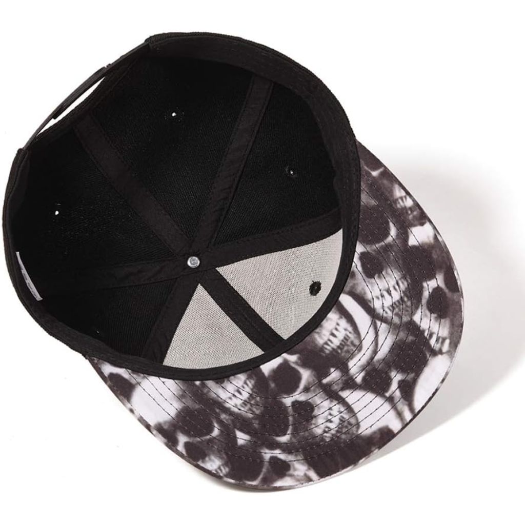 Quanhaigou Snap-Back Flat-Brimmed Hat - Black Skulls