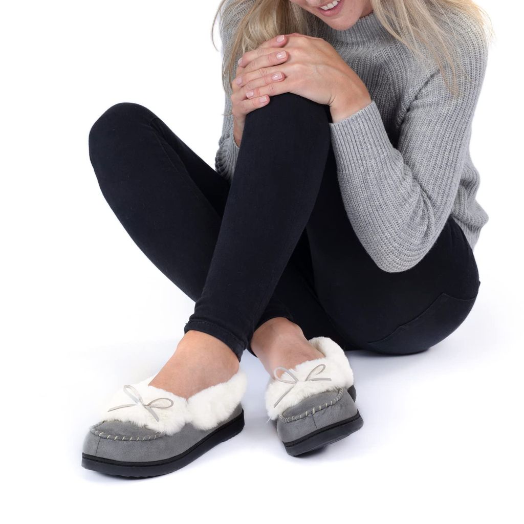 SZ 9.5-10.5 RockDove Women's Trapper Moc Memory Foam Slipper Gift Ready | Light Grey