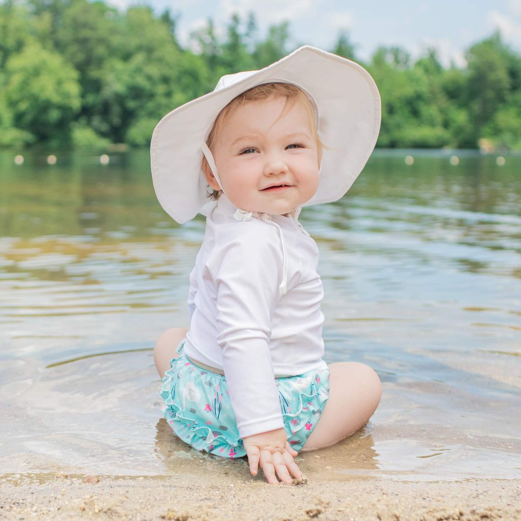 I play. by green sprouts Baby & Toddler Brim Sun Protection Hat | All-day UPF 50+ sun protection for head, neck, & eyes, White, 9-18 Months