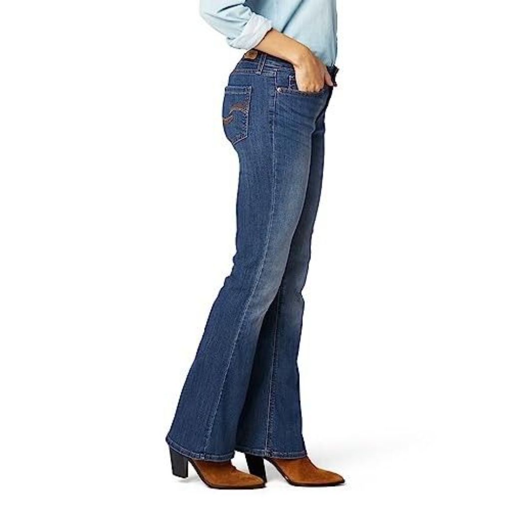Levi Strauss Signature Gold Women's True Boot Jean Mid-Rise Stretch Denim (Standard and Plus), Golden Star, 18