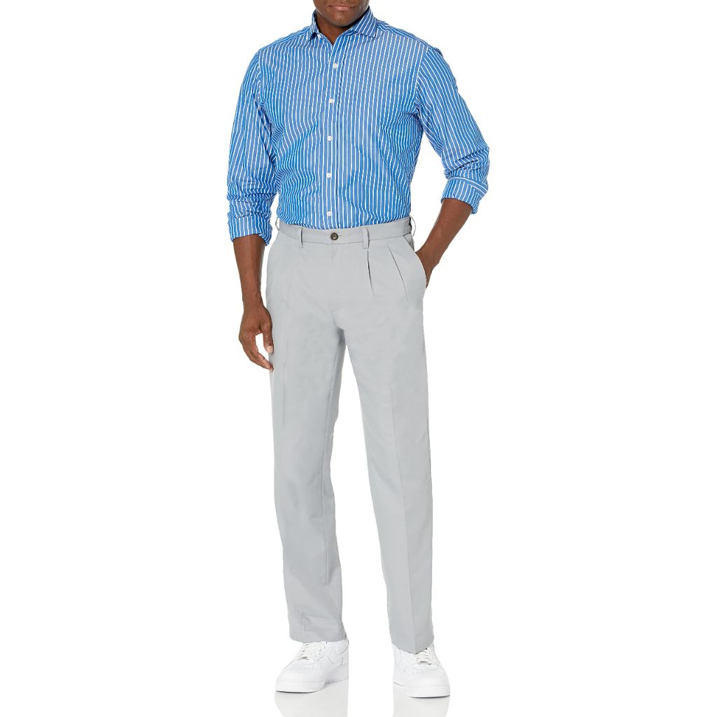 Amazon Essentials Men's Classic-Fit Expandable-Waist Pleated Dress Pant, Light Grey, 31W x 29L