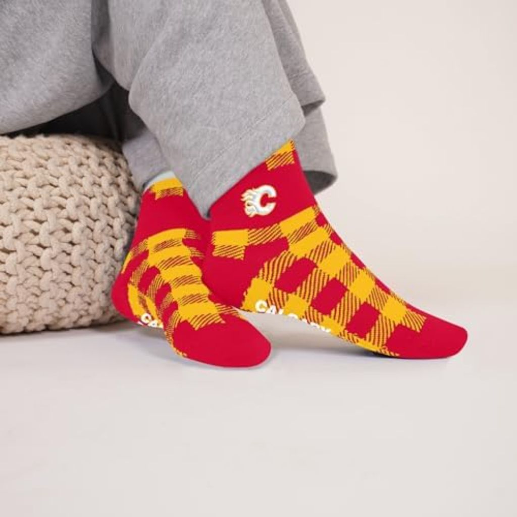For Bare Feet NHL Unisex Cozy Buff Cabin Sock - Calgary Flames